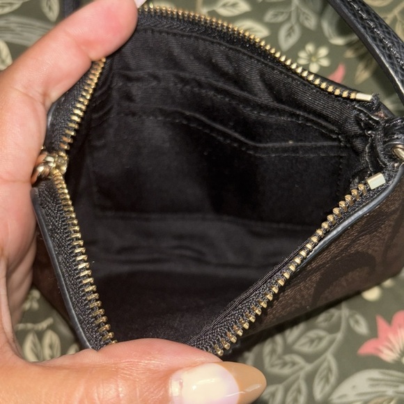 Coach signature wristlet - Picture 4 of 4